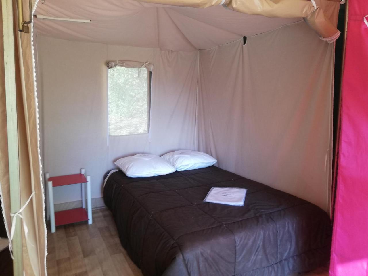 Camping 3 Etoiles - Piscine Chauffee - Vue Montagne 생지롱 외부 사진