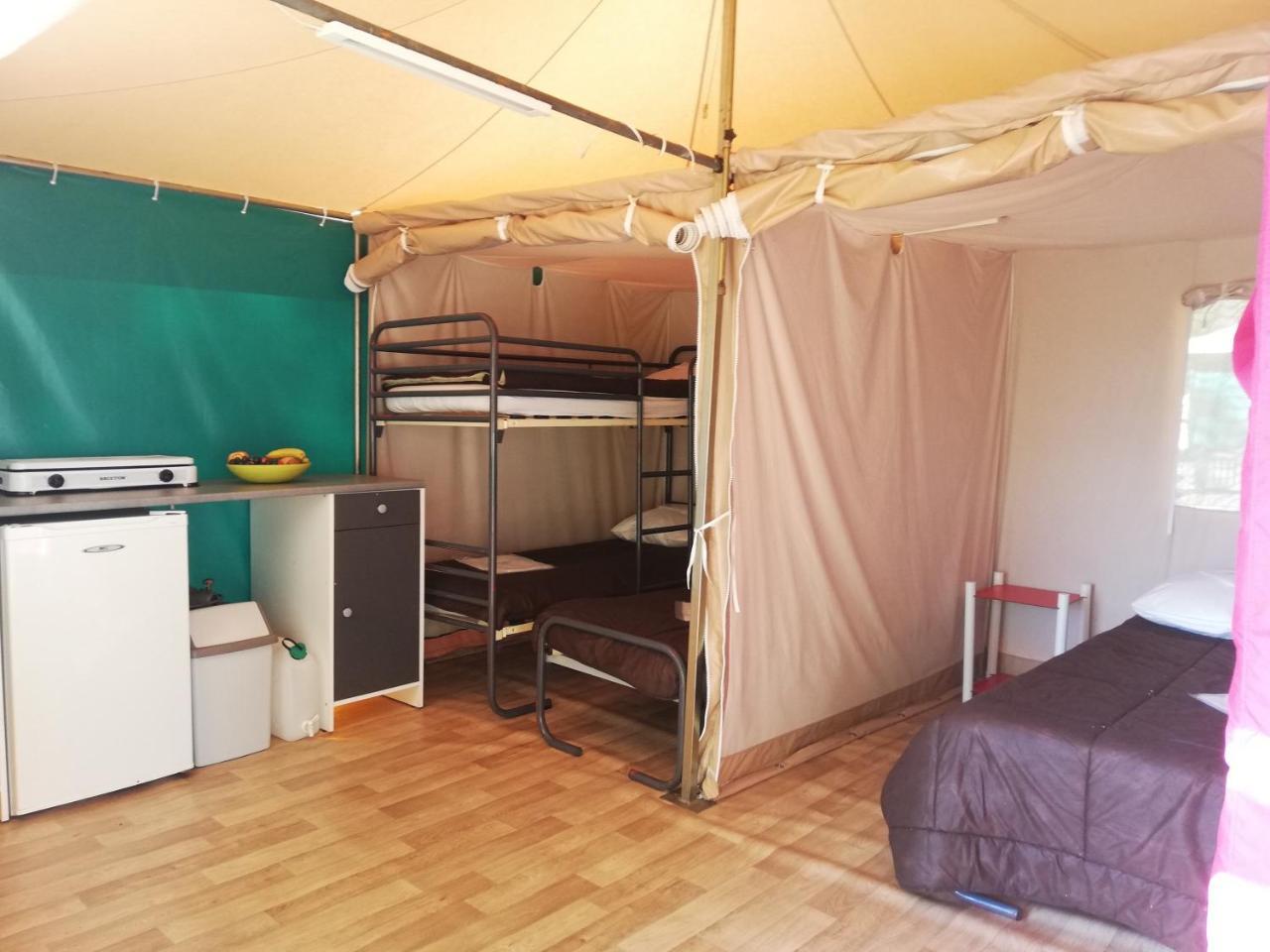 Camping 3 Etoiles - Piscine Chauffee - Vue Montagne 생지롱 외부 사진